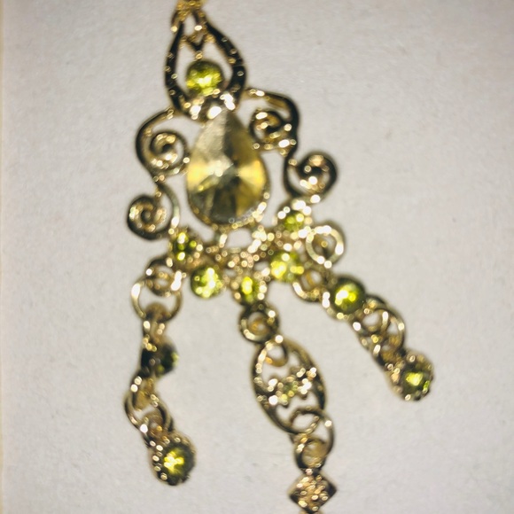Chandelier style green & gold earrings - Picture 4 of 5